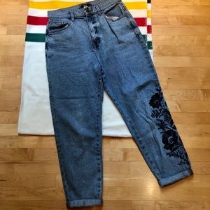 UO BDG black embroidered mom jeans size 30